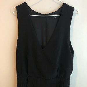 UNIQLO Black Jumpsuit Size Small
